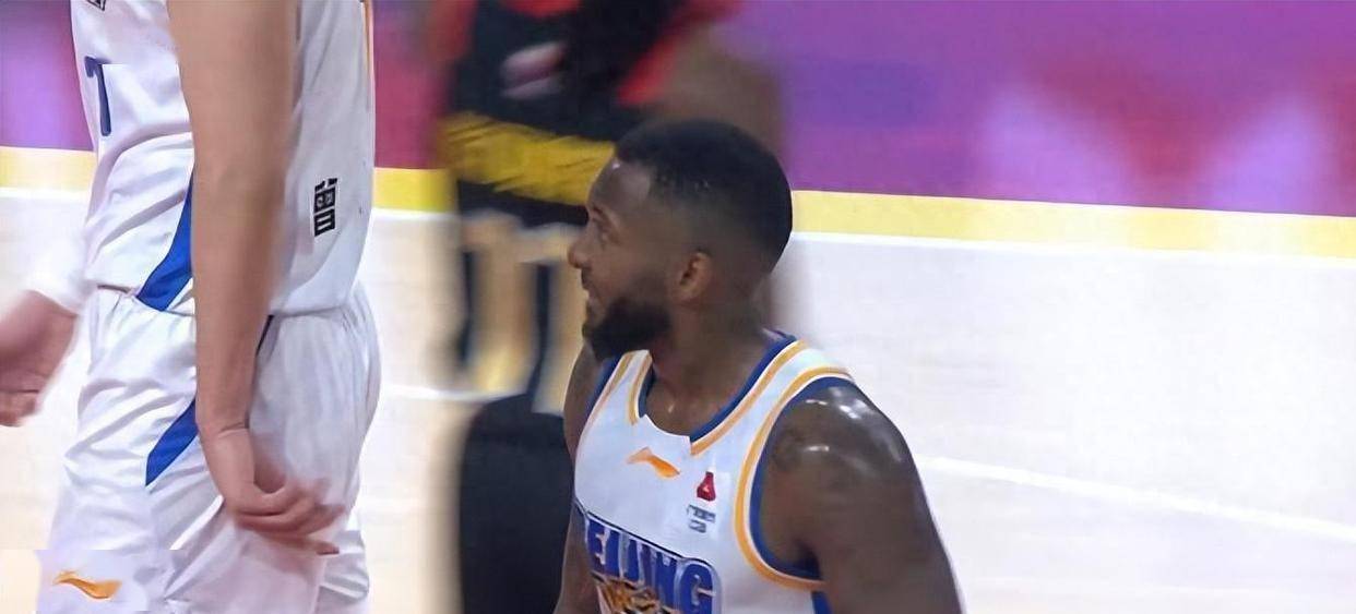 如意体育官方风云突变法兰克福关键时刻门线救险深圳男篮赛后更衣室发声，网友：转会期上海久事备战欧联(福特v362工程救险车)