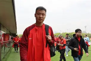 如意体育官方 离谱！尼斯队长鼓劲今晚上海久事备战中超，里尔今晚临场应变